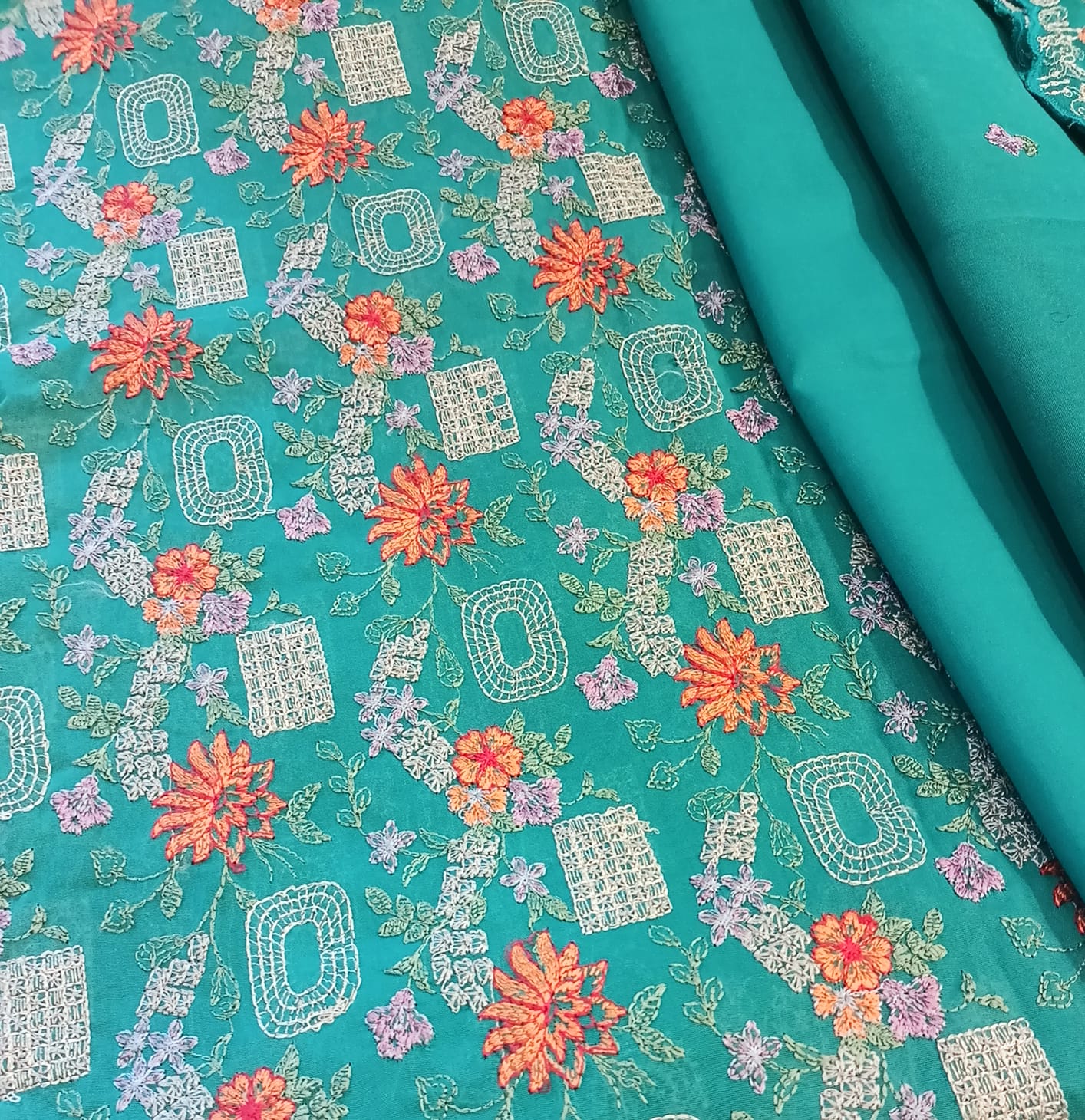 bareeze swiss lawn summer embroidery 3 pc sale collection